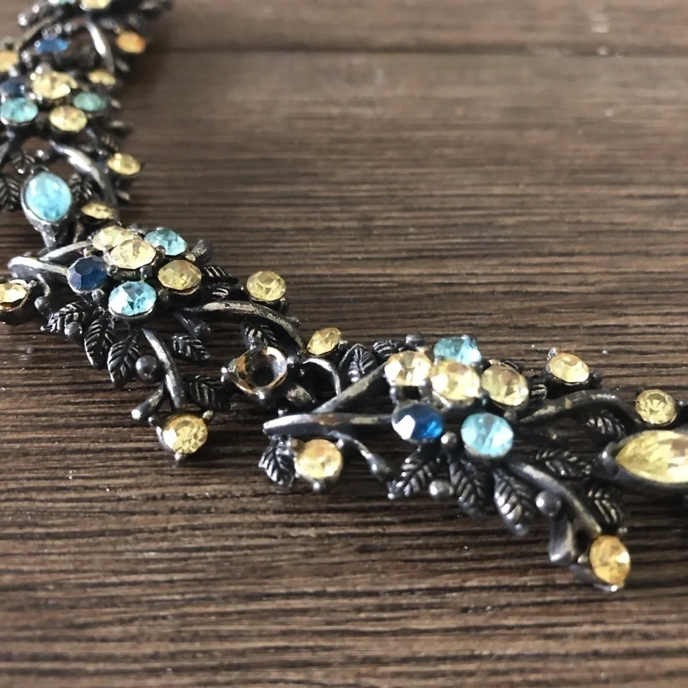 Vintage floral blue & yellow stone linked bracelet (tiny flaw)